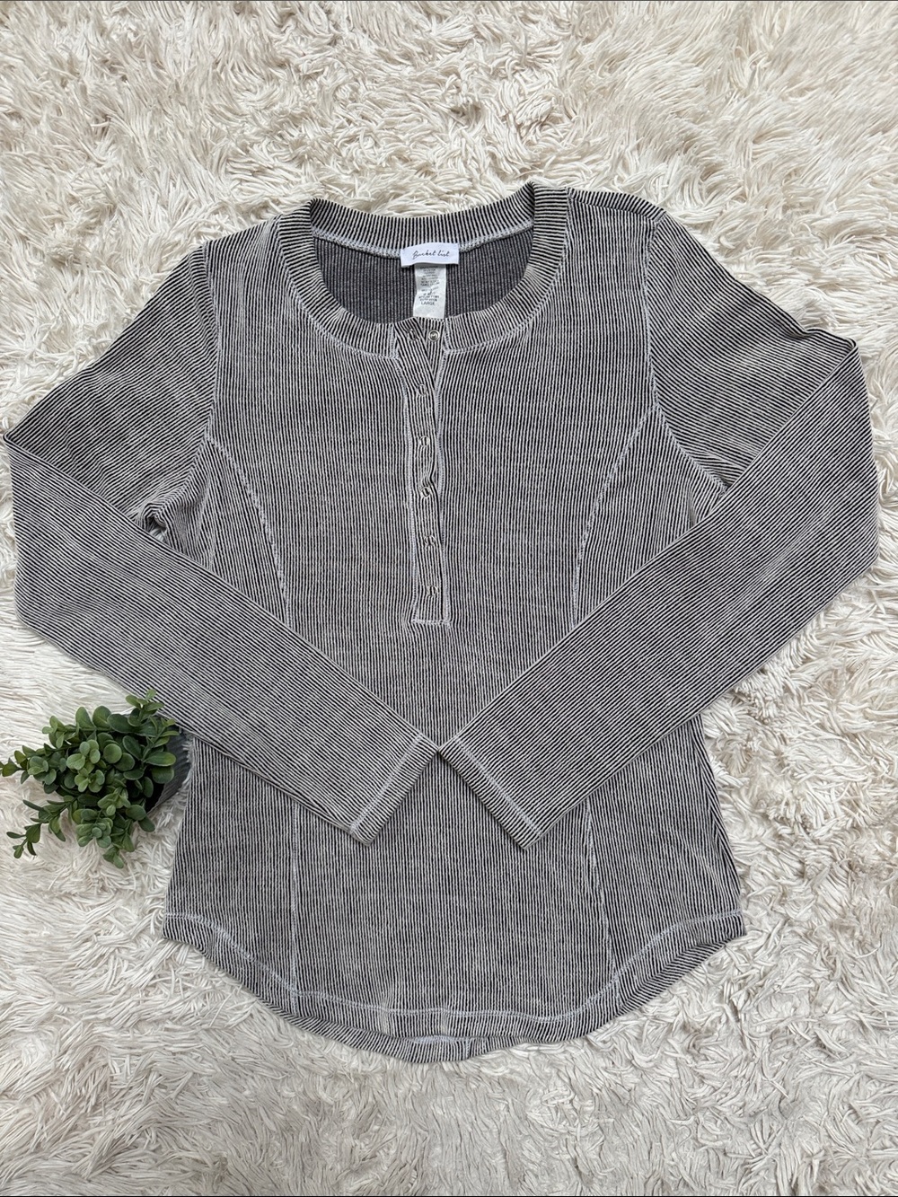 Bucket List Ribbed Crewneck Henley LS Top ๐ Black & White - Picture 2 of 13